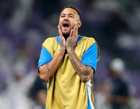 1 yıl sonra sahalara dönen Neymar'a sakatlık şoku