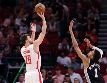 Alperen Şengün atıyor Houston Rockets kazanıyor