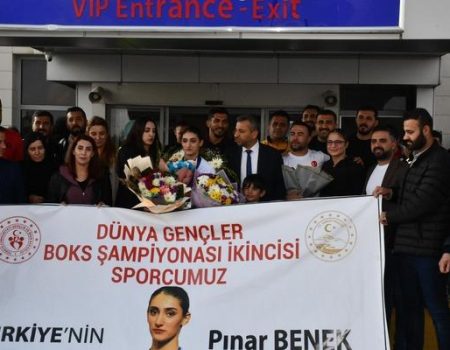 Dünya 2’ncisi olmuştu... Milli boksör Pınar Benek’e Şırnak'ta görkemli karşılama!