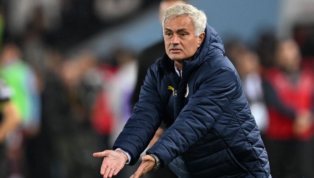 Hollanda'da Mourinho tribünde olacak
