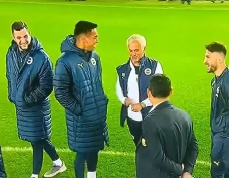 Jose Mourinho'dan derbi öncesi olay hareket! Taraftarlardan sert tepki