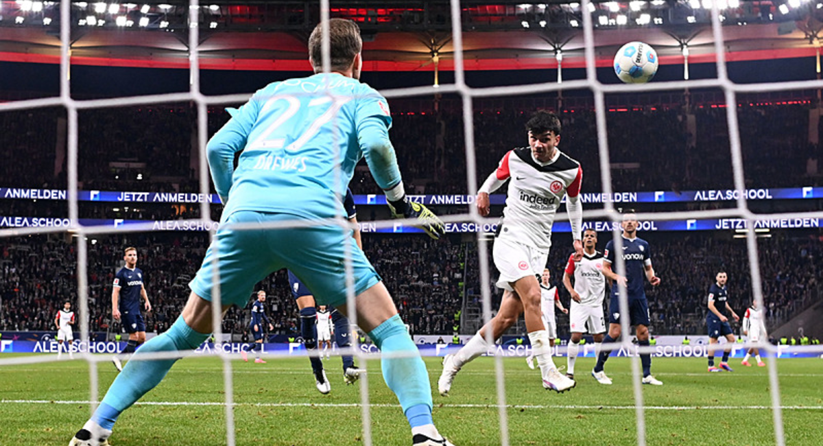 Milli futbolcu Can Uzun Bundesliga'daki ilk golünü attı Milli futbolcu Can Uzun Bundesliga'daki ilk golünü attı