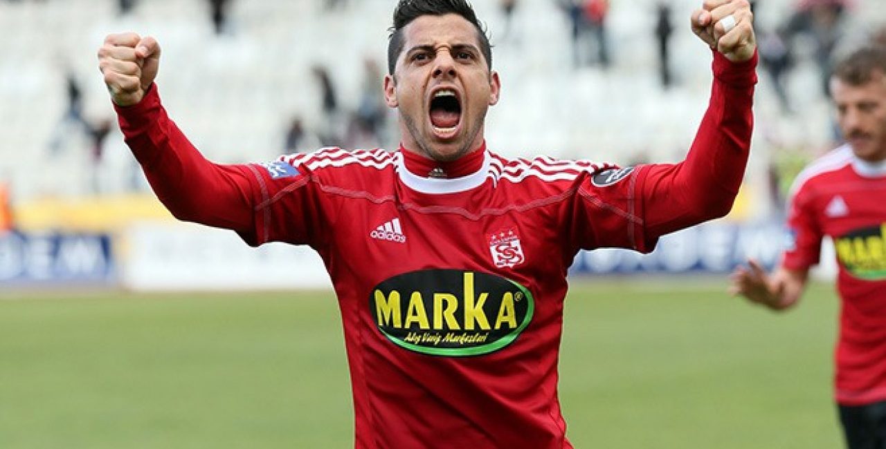 Cicinho,Haber Bekliyor!