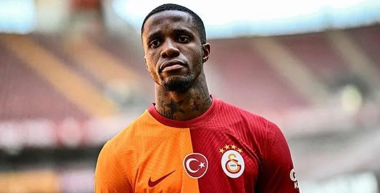 Okan Buruk'un gönderdiği Wilfried Zaha Fransa'da yerden yere vuruldu! "Fiyaskoya dönüşmüş durumda"