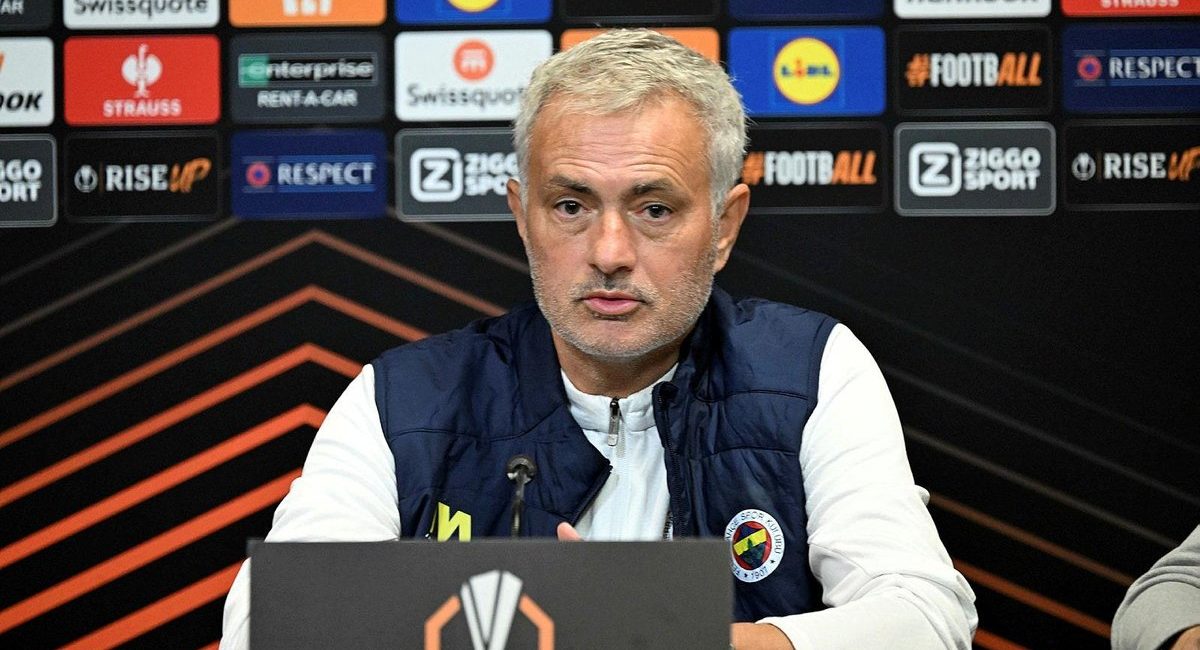 Mourinho'dan stoperde değişiklik! İşte Fenerbahçe'nin AZ Alkmaar maçı 11'i
