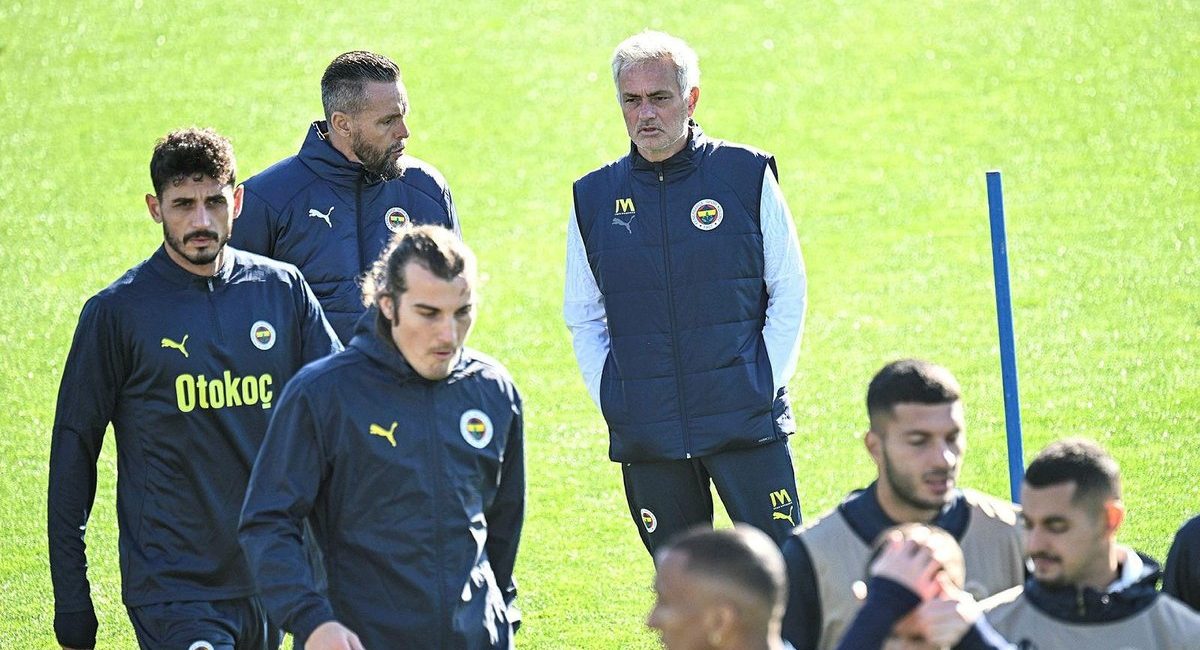 Hollandalı gazeteciden Fenerbahçe ve Mourinho yorumu! "Manchester United maçındaki gibi…"