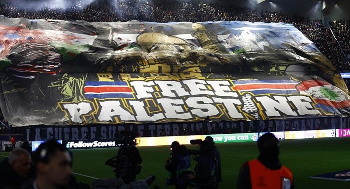 Paris Saint-Germain taraftarları, Atletico Madrid karşılaşması öncesi 'ÖZGÜR FİLİSTİN' pankartı açtı!